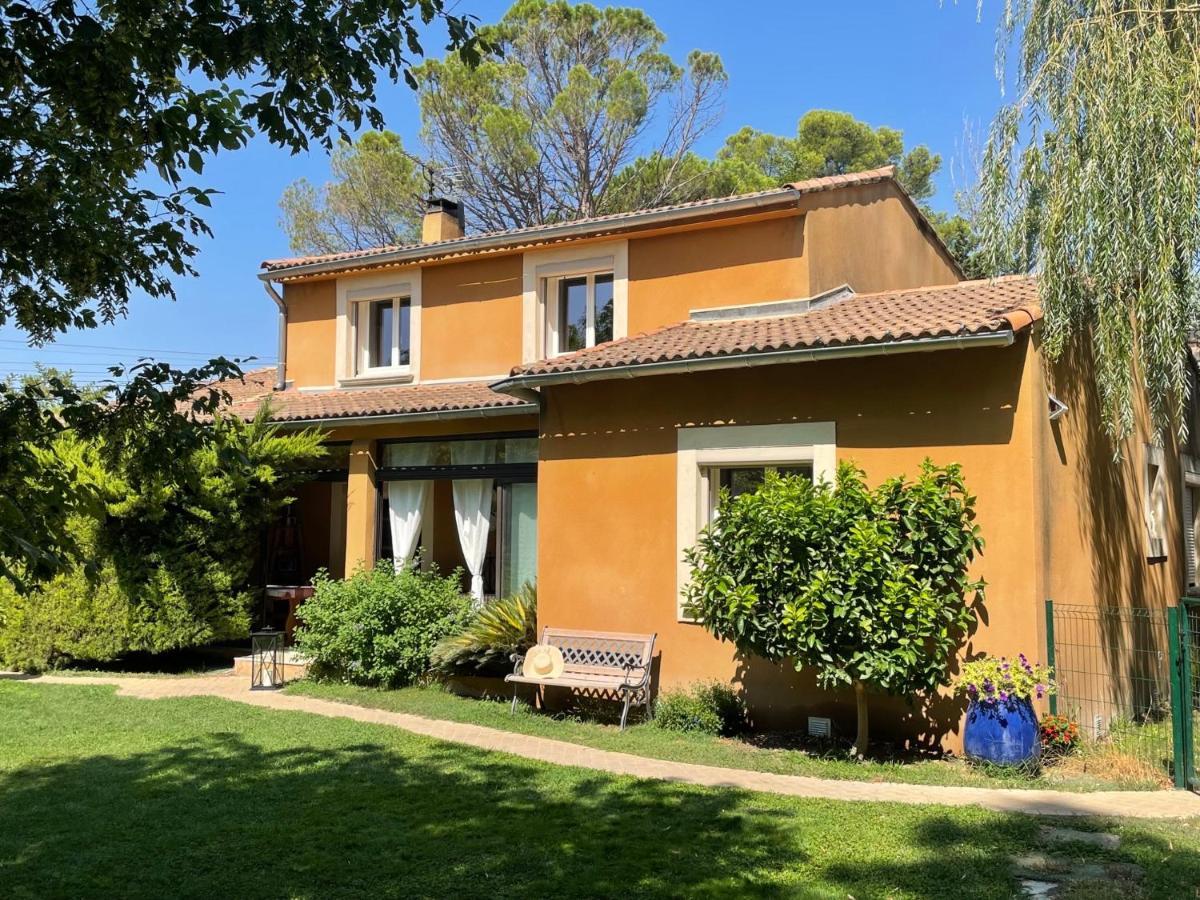Logement lumineux, entièrement rénové avec jardin Caumont-sur-Durance Exterior foto